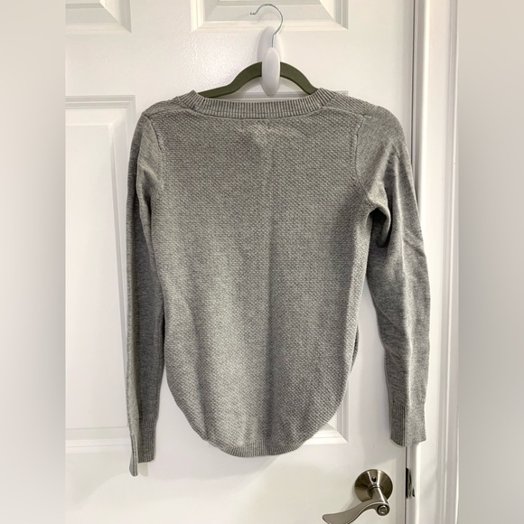 SHRINKING VIOLET • Grey Pullover Sweater - Picture 7 of 8